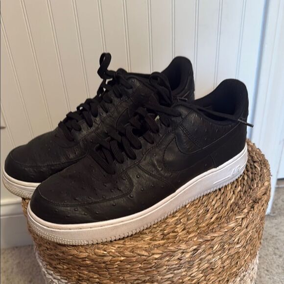 Nike Air Force 1 Low 07 LV8 Black Obsidian Ostrich Leather Sz 10.5 718152-009 - Picture 1 of 8